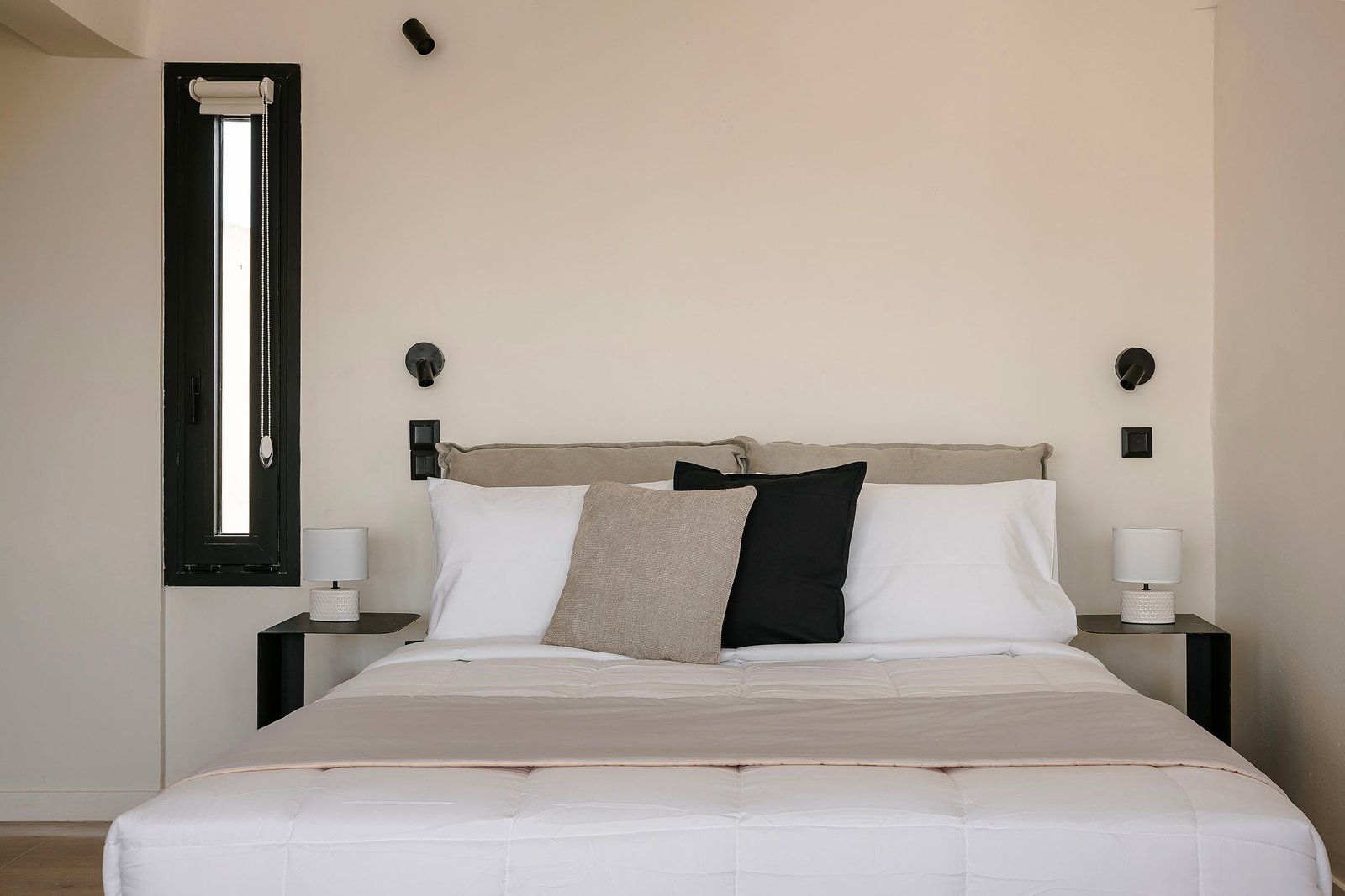 The Uptown - Studio Apartment with Balcony