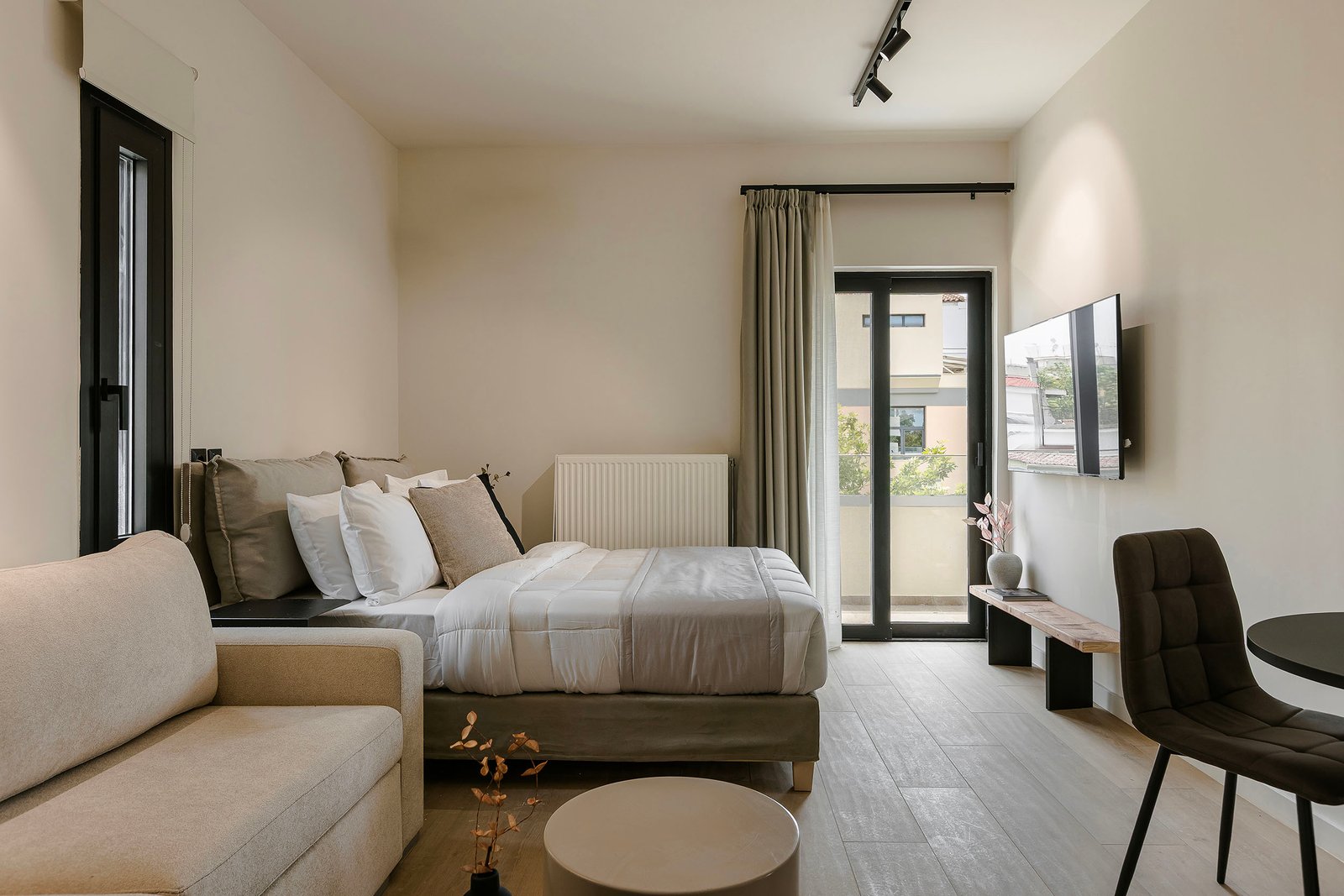 The Uptown - Studio Apartment with Balcony