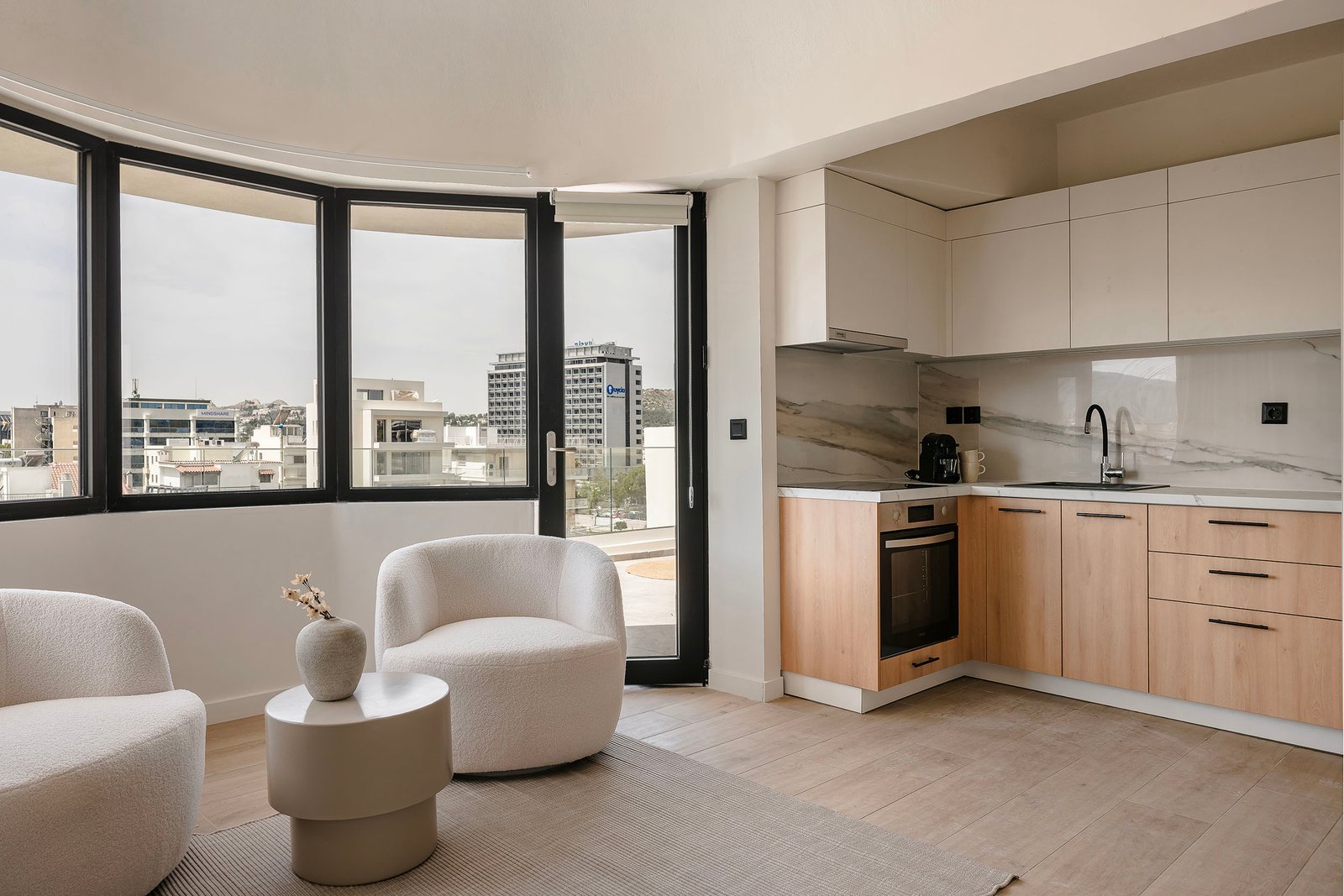 The Uptown - Open Plan Loft with Private Terrace