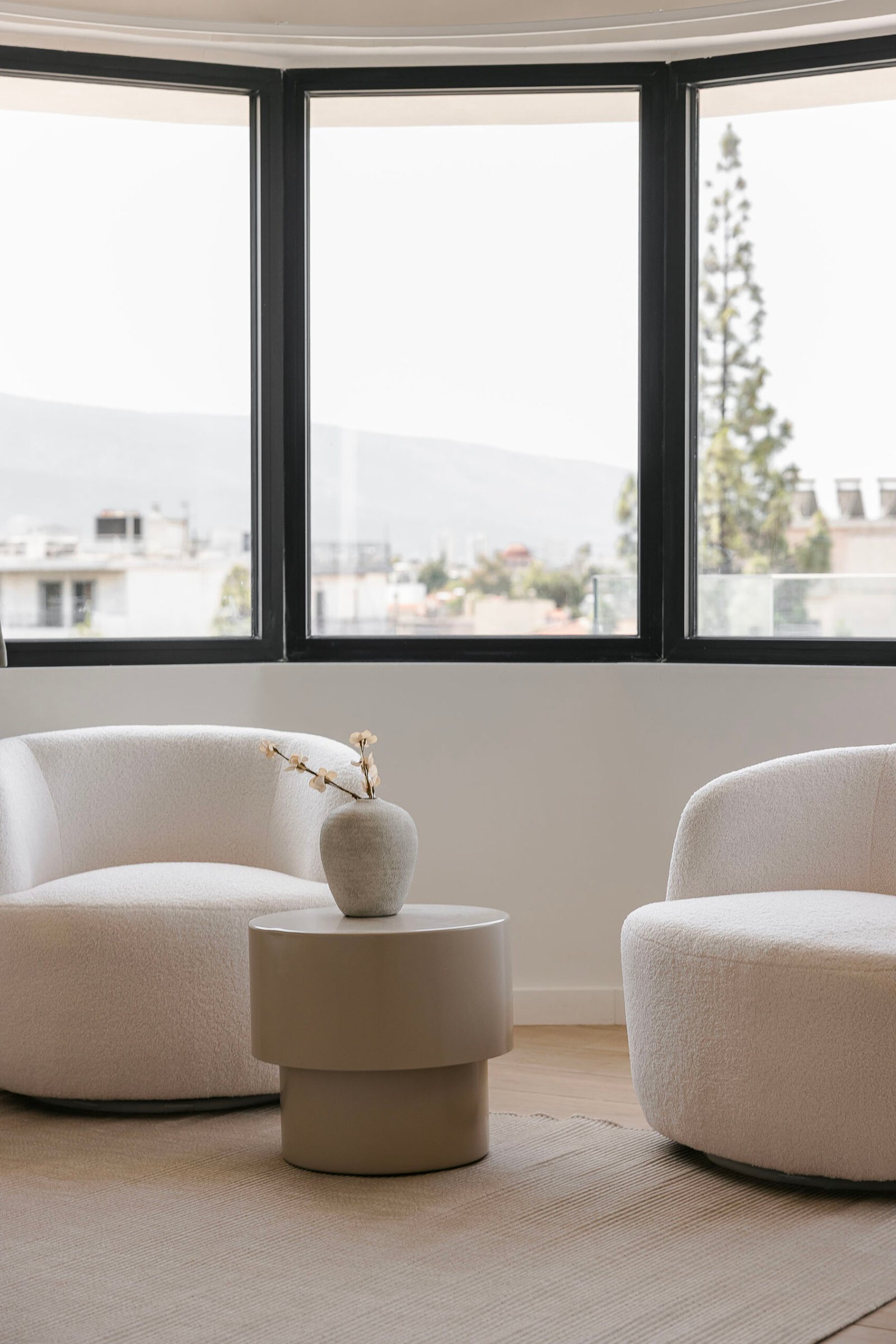 The Uptown - Open Plan Loft with Private Terrace