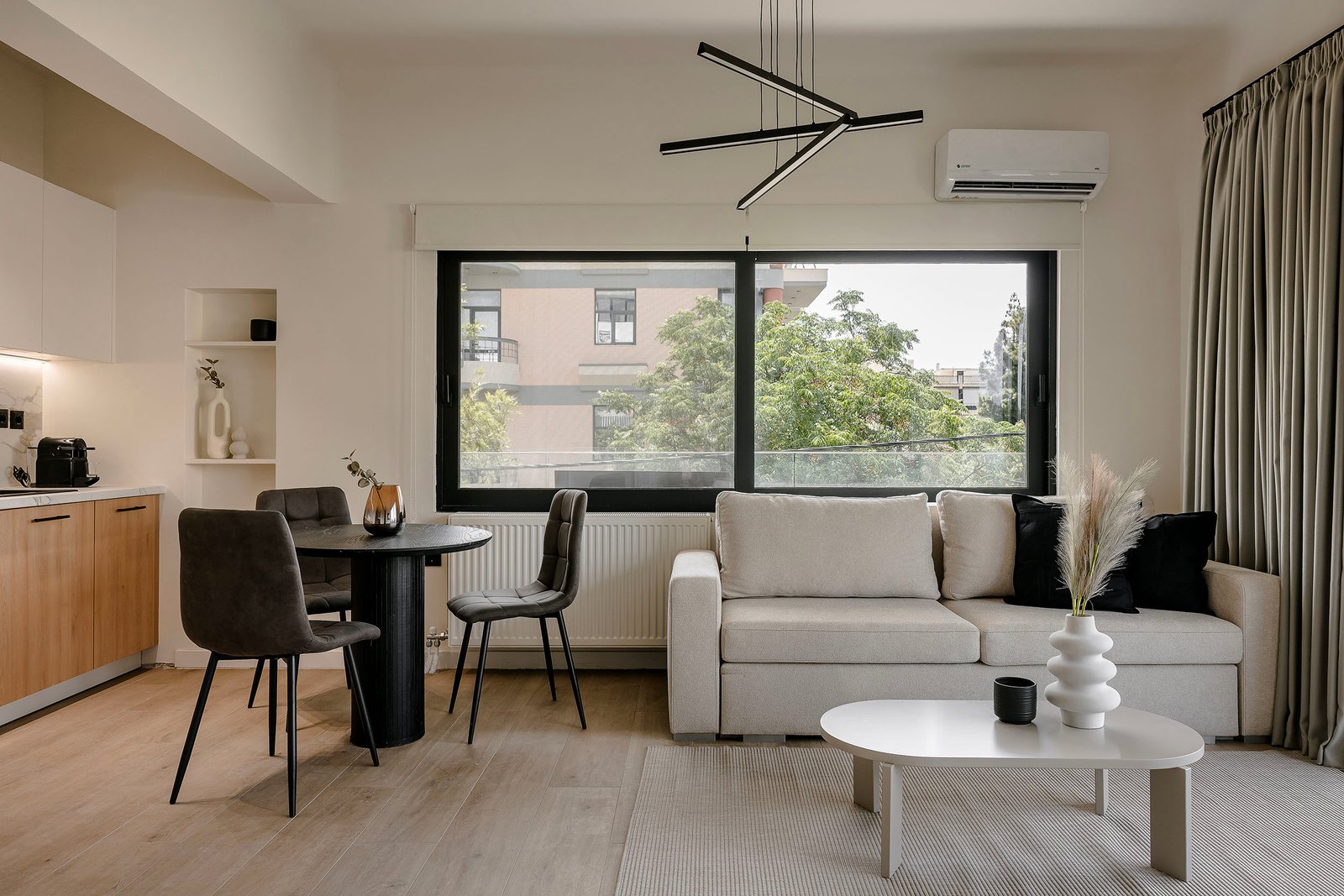 The Uptown - Superior One Bedroom Apartment with Balcony