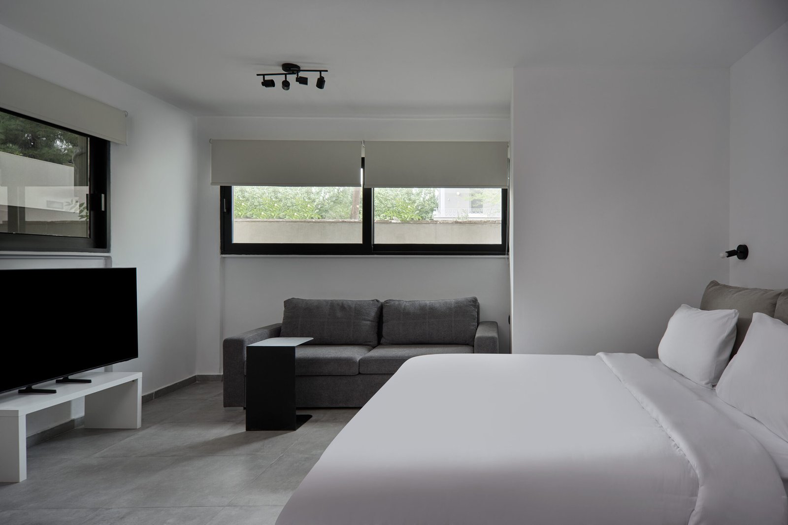 The Uptown - Semi-basement apartment