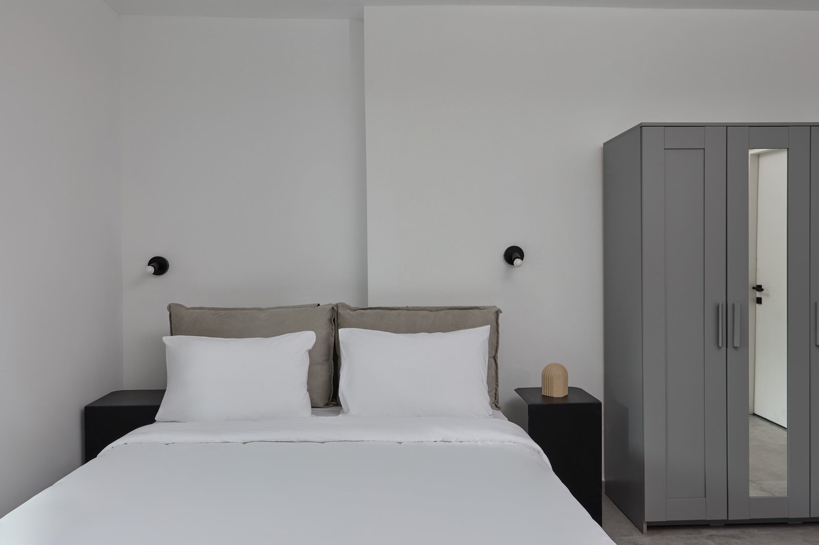 The Uptown - Semi-basement apartment