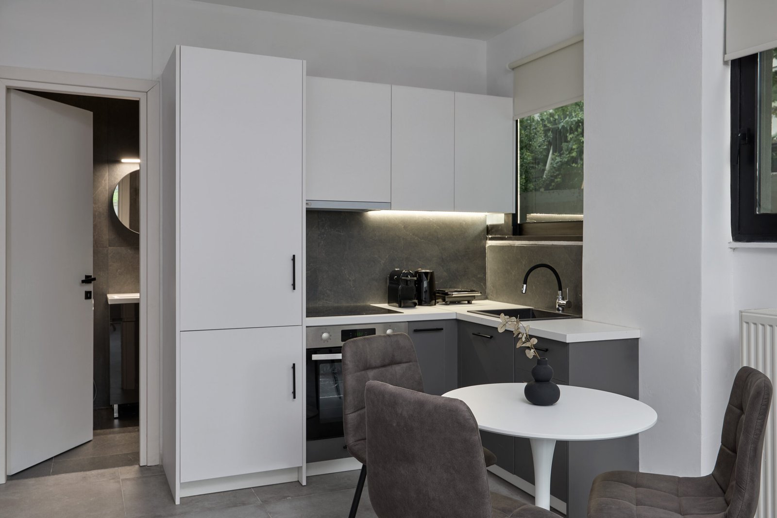 The Uptown - Semi-basement apartment