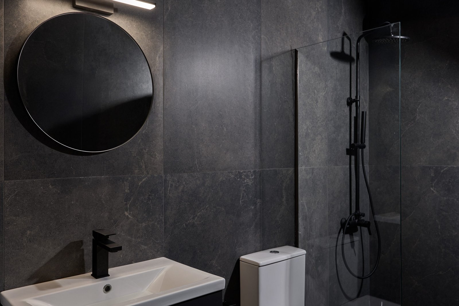 The Uptown - Semi-basement apartment